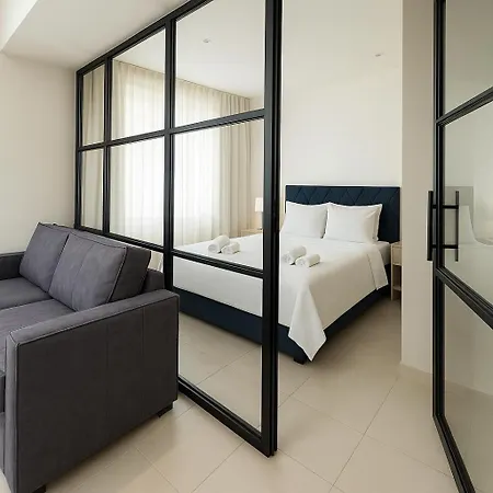 Ly Sapphire Center *